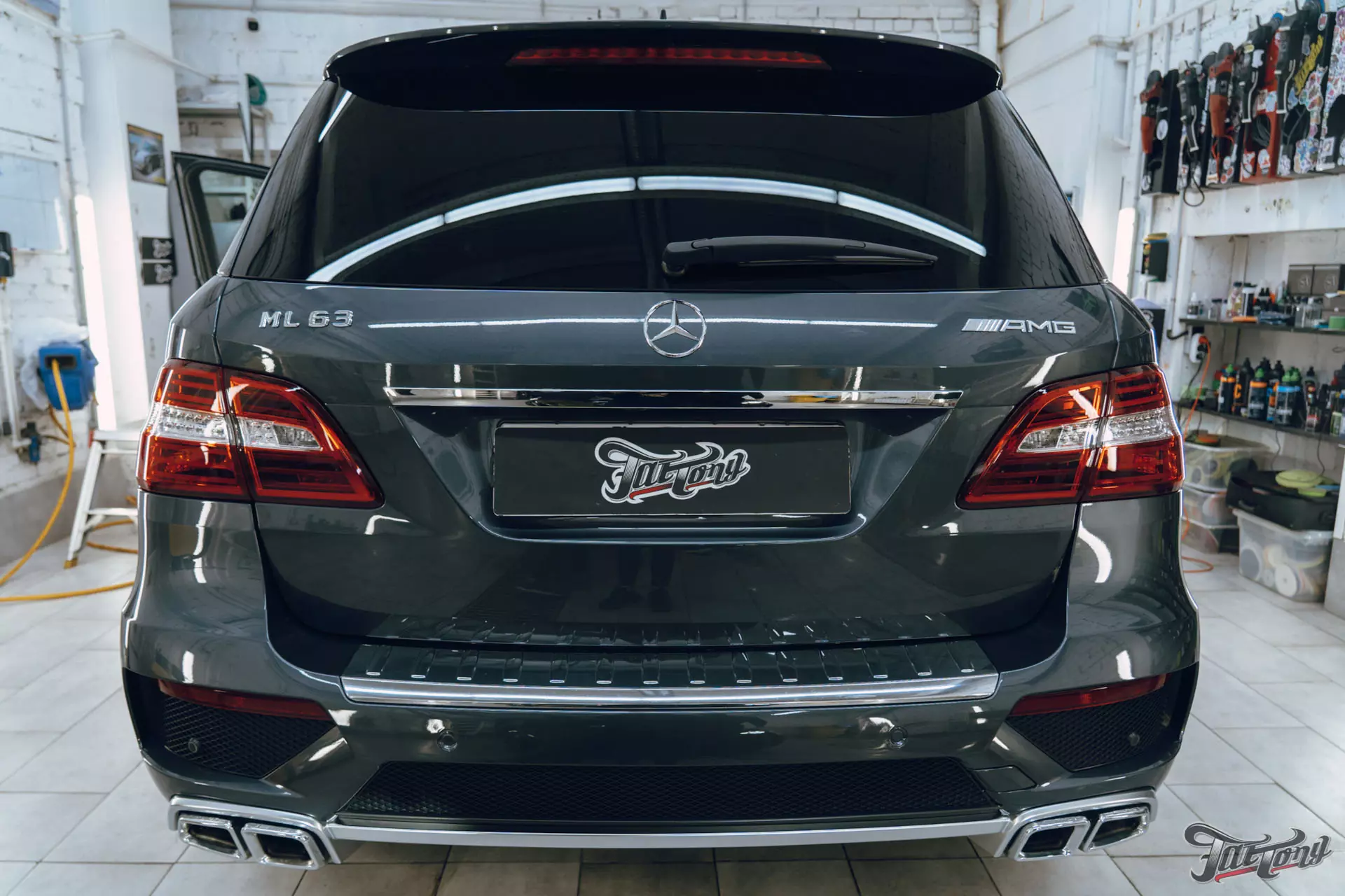 Mercedes ML 63 AMG. Полировка кузова+керамика. Антидождь. Мойка подкапотного пространства. Уборка салона. Выставление зазоров